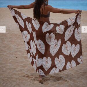 Tag Aloha Pareo in Coco Kalo